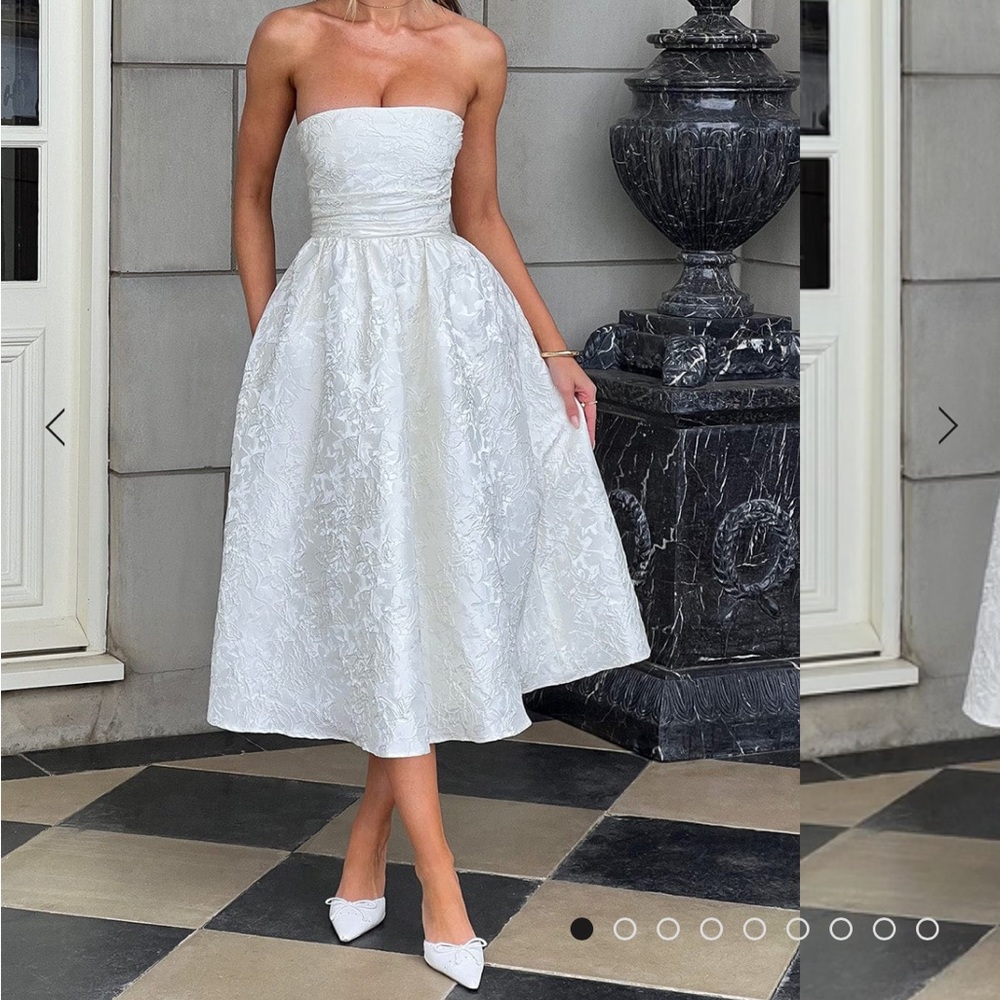Elegant White Strapless Dress